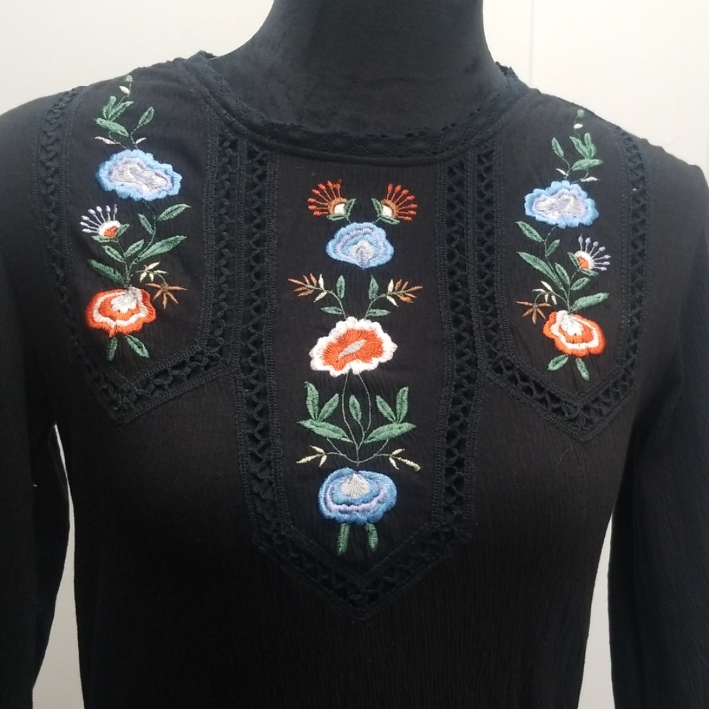 Dress - Picture 2 of 6